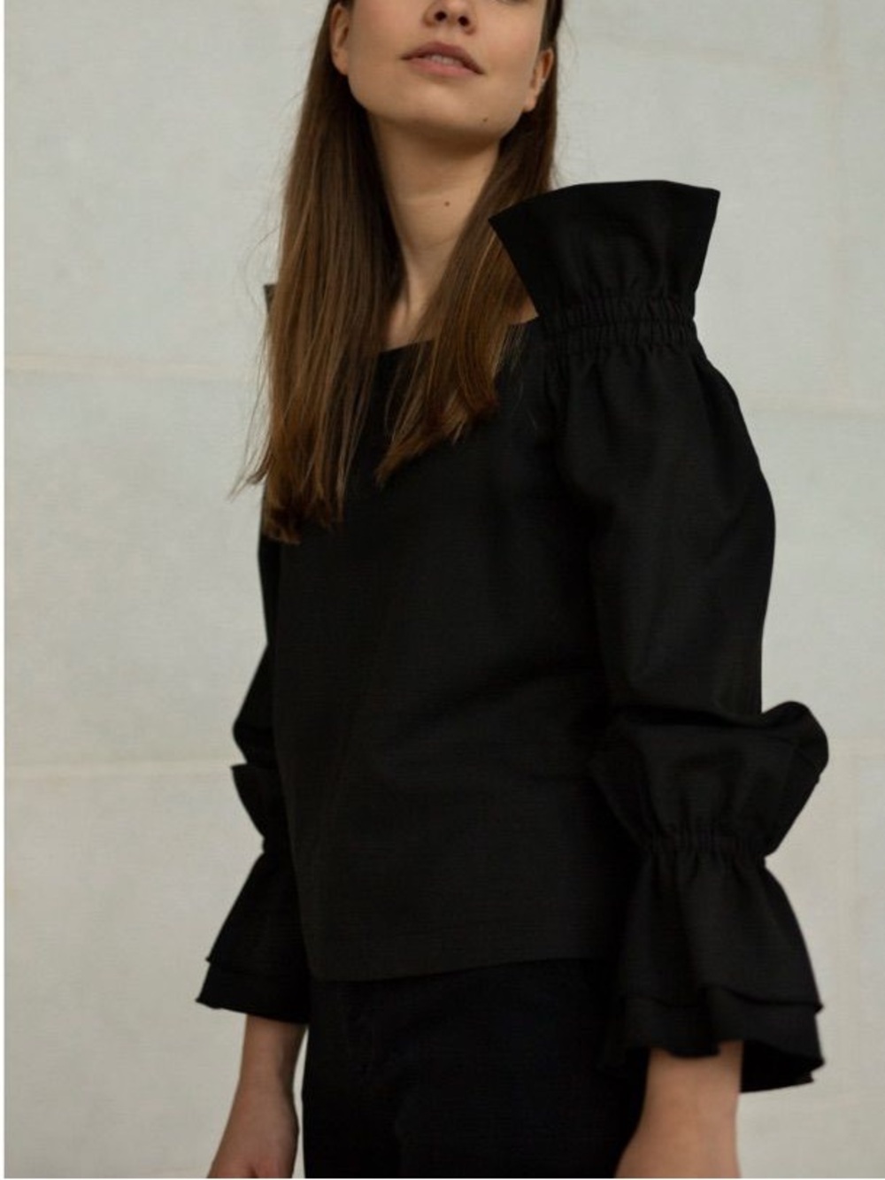 Blanche Ciola Blouse Black Ruffled Upwards Shoulders Midi Sleeve Size 8 10 Boxy